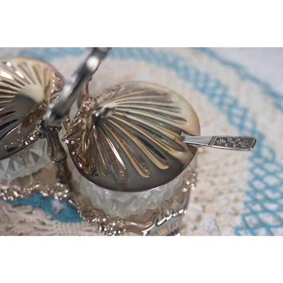 Vintage Hugo Silver Plated Shell Condiment Dish 6" Tall with spoons - Picture 8 of 10